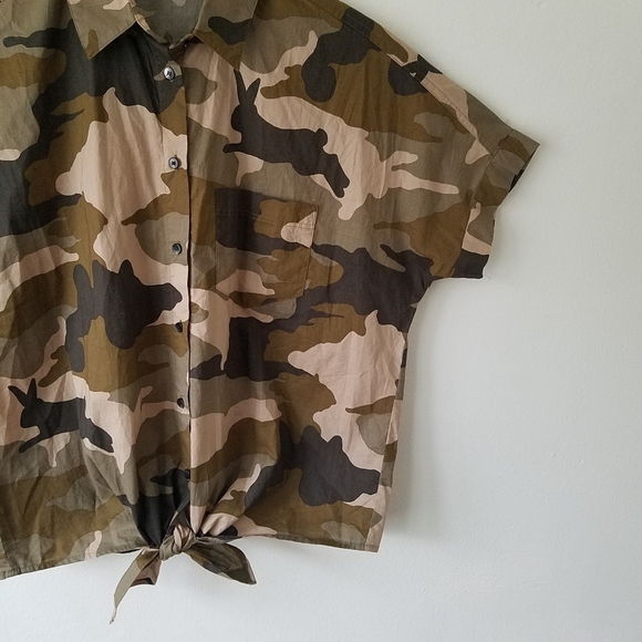 MADEWELL Short Sleeve Boxy Oversized Tie Front Shirt in Cottontail Camo XS - Picture 4 of 12